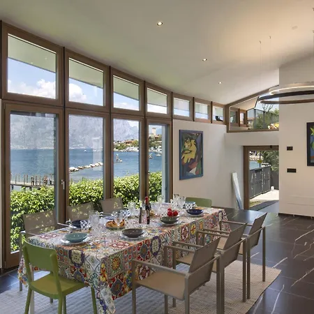 Villa Locchi With Private Pier