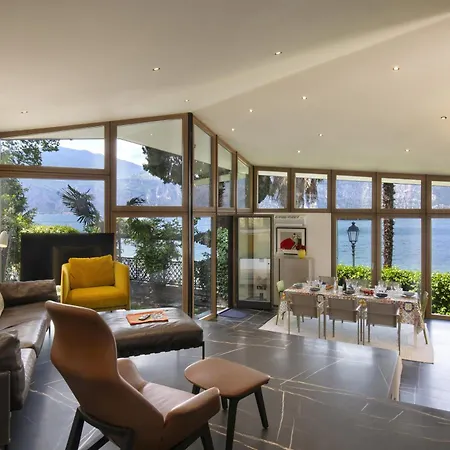 Locchi With Private Pier Vila *