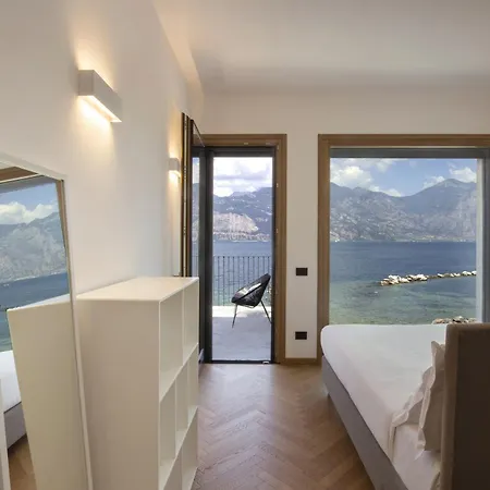 Vila Locchi With Private Pier Malcesine