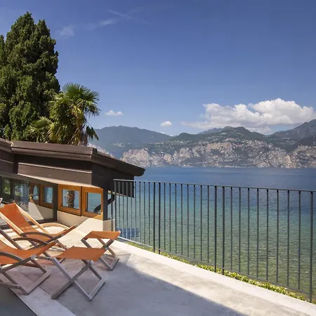 Vila Locchi With Private Pier Malcesine