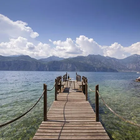 Vila Locchi With Private Pier