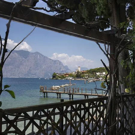 Vila Locchi With Private Pier Malcesine