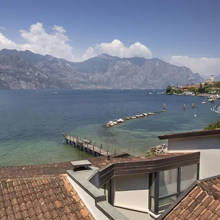 Locchi With Private Pier Villa *