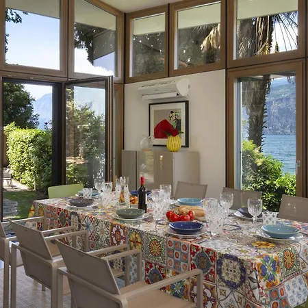 Locchi With Private Pier Villa *