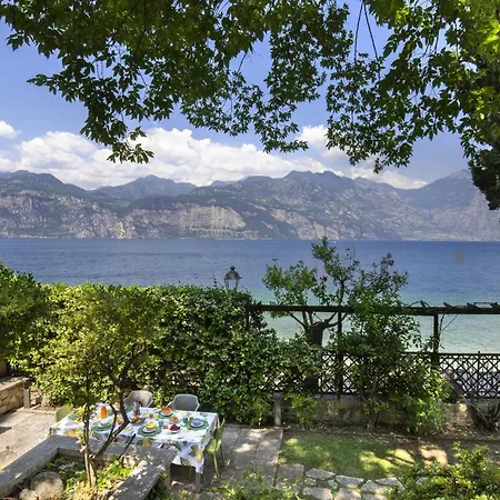 Locchi With Private Pier Vila Malcesine