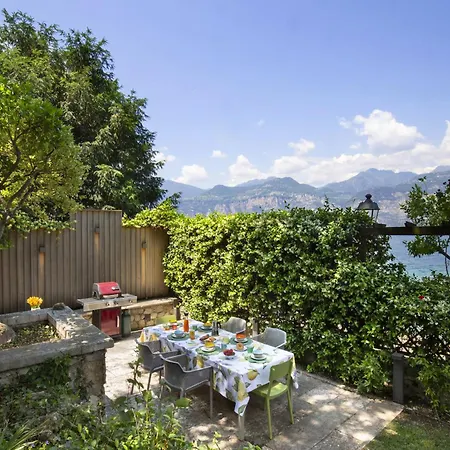 Locchi With Private Pier *